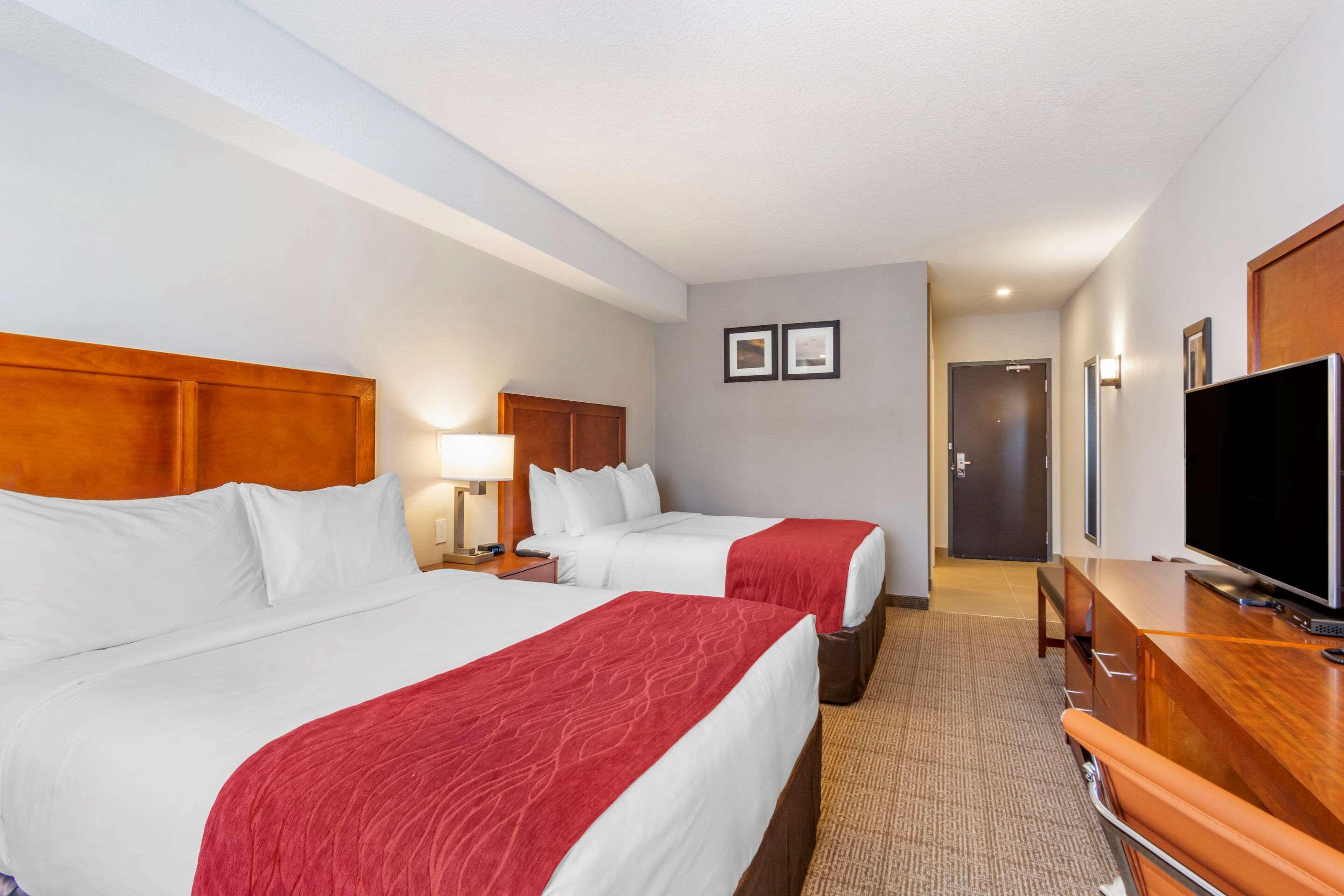 Comfort Inn & Suites فالماونت المظهر الخارجي الصورة