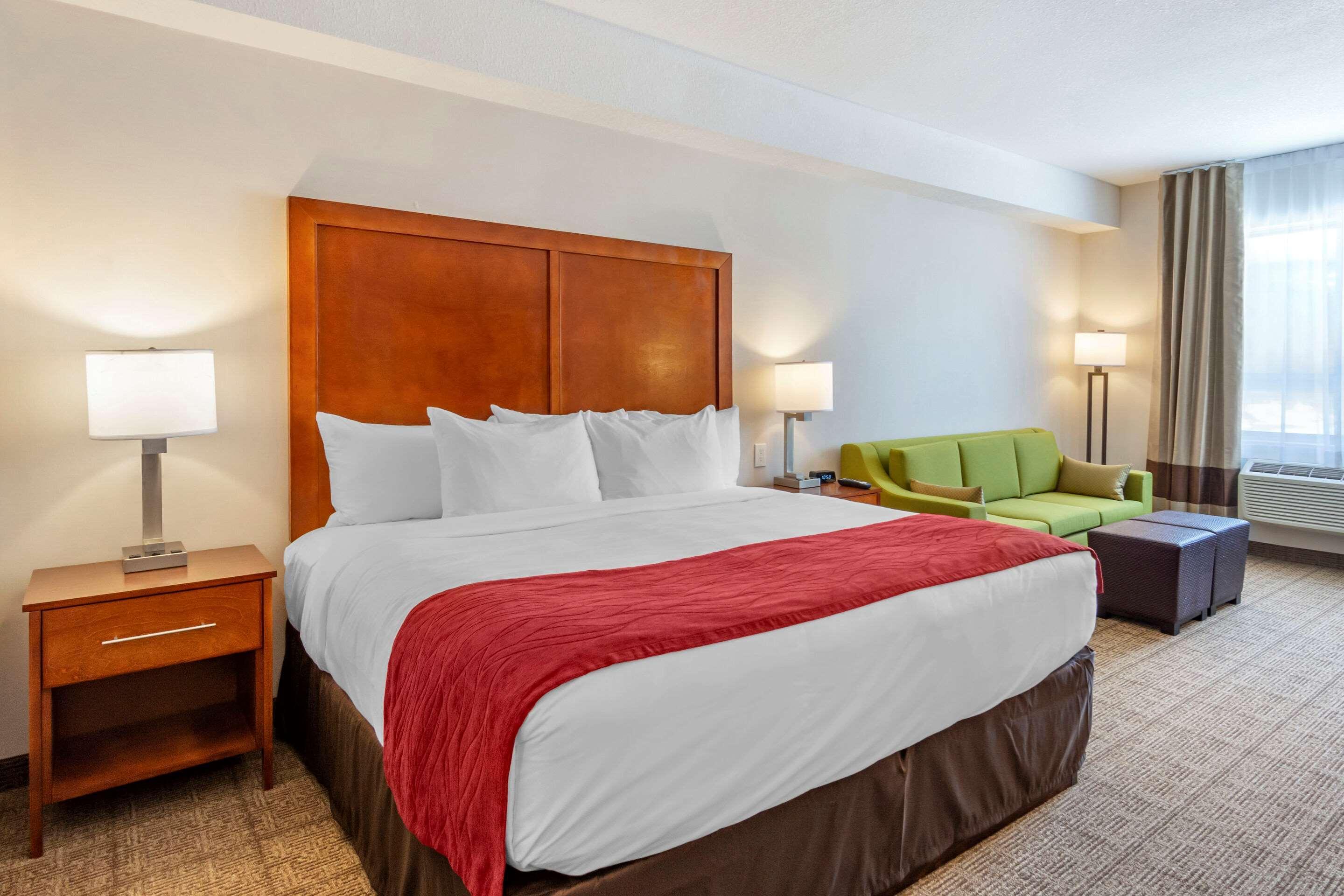 Comfort Inn & Suites فالماونت المظهر الخارجي الصورة