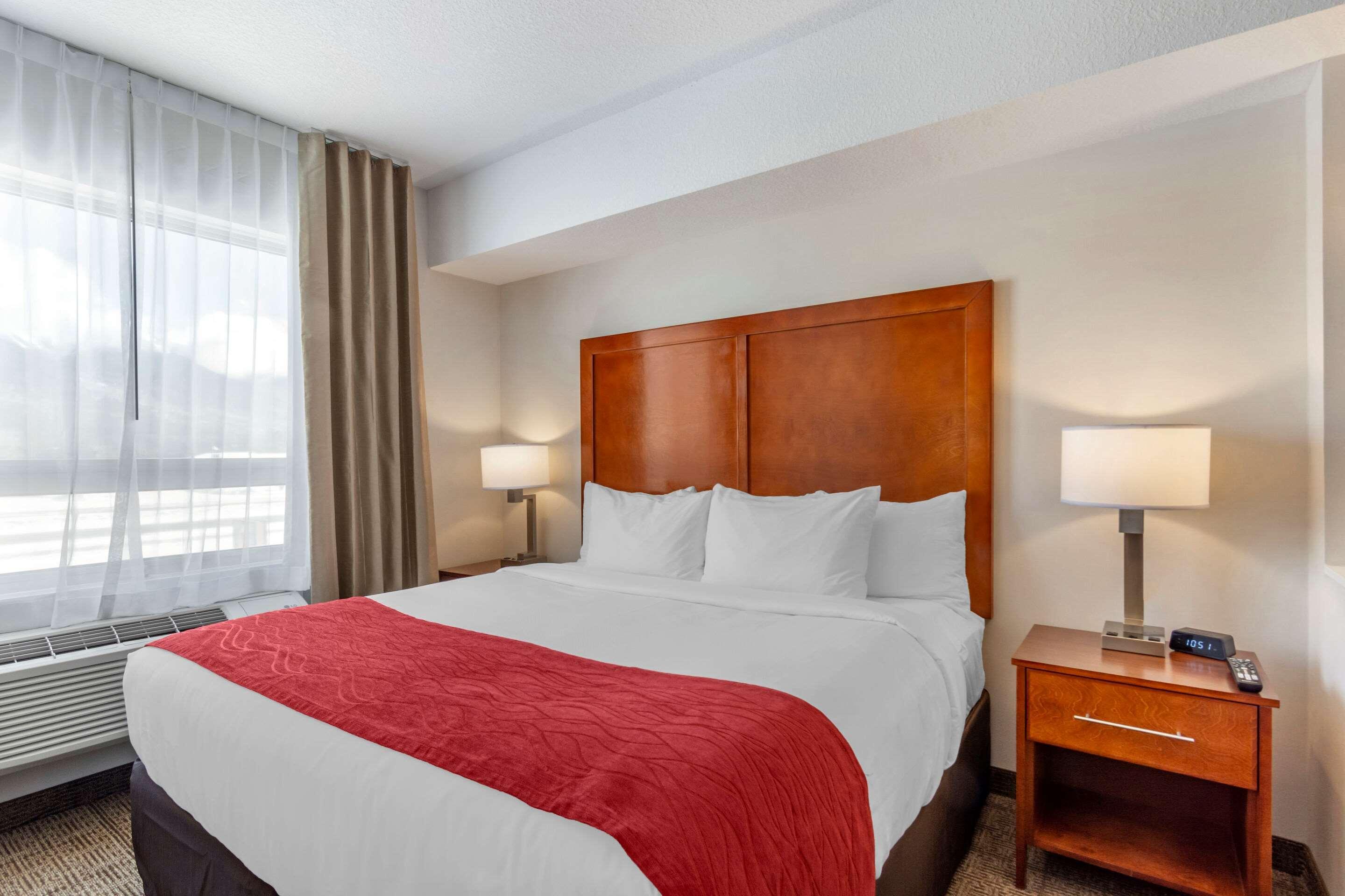 Comfort Inn & Suites فالماونت المظهر الخارجي الصورة