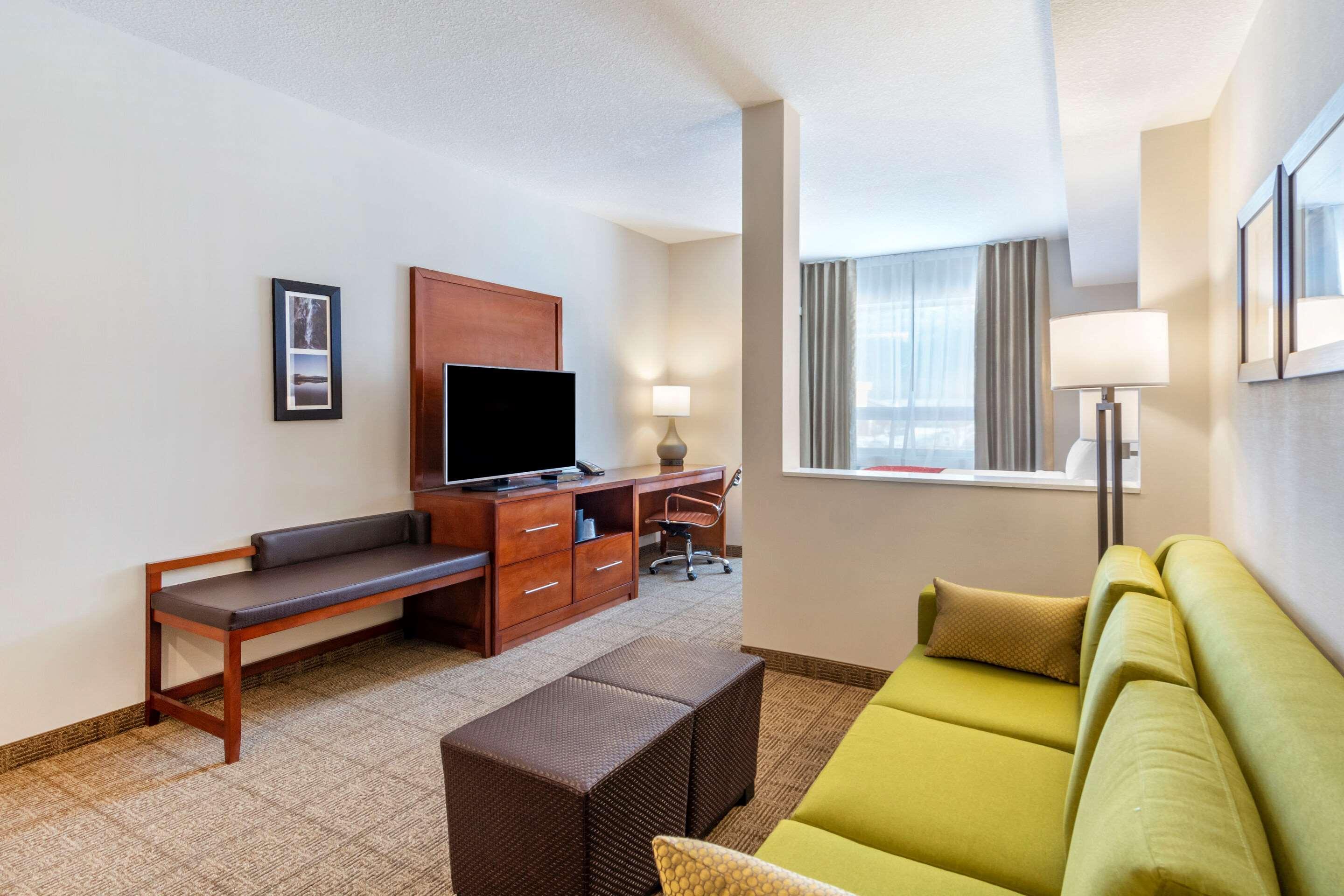 Comfort Inn & Suites فالماونت المظهر الخارجي الصورة