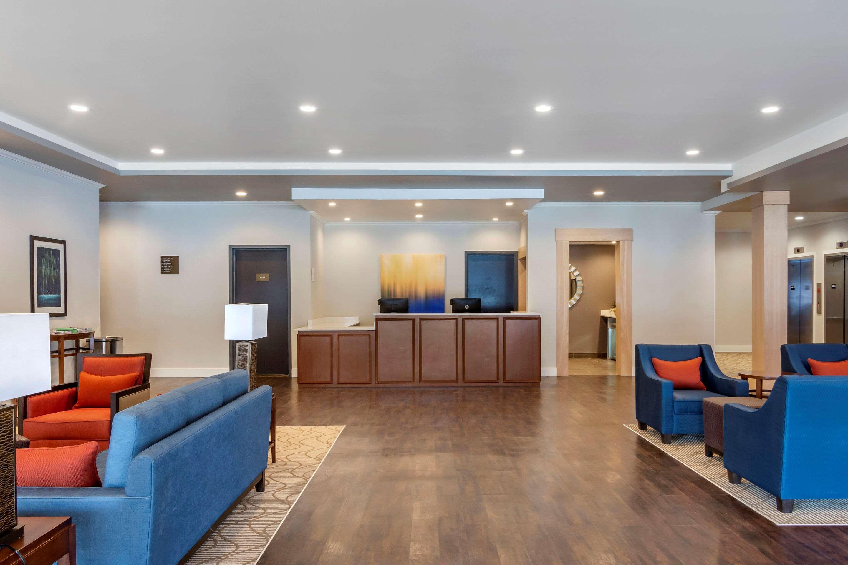 Comfort Inn & Suites فالماونت المظهر الخارجي الصورة