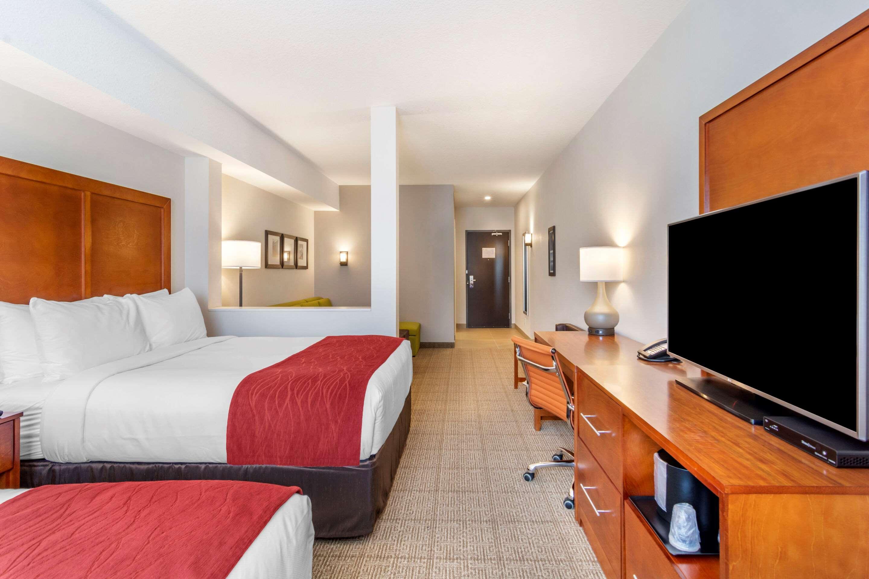 Comfort Inn & Suites فالماونت المظهر الخارجي الصورة