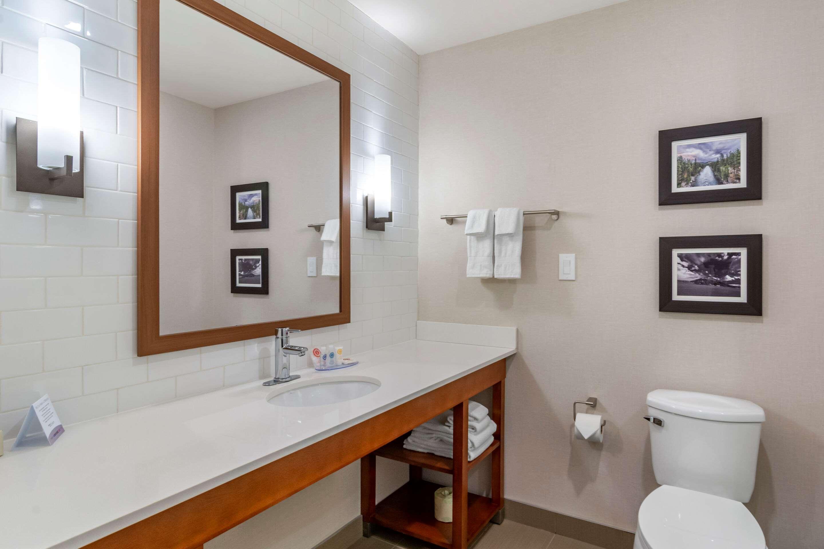 Comfort Inn & Suites فالماونت المظهر الخارجي الصورة