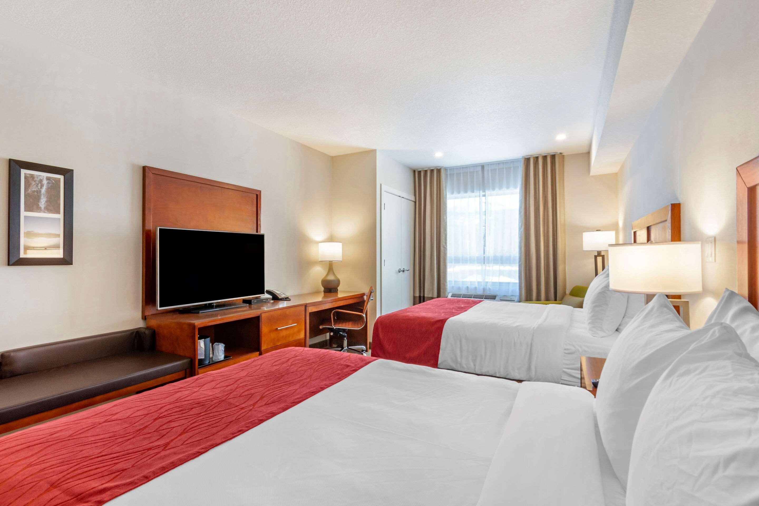 Comfort Inn & Suites فالماونت المظهر الخارجي الصورة