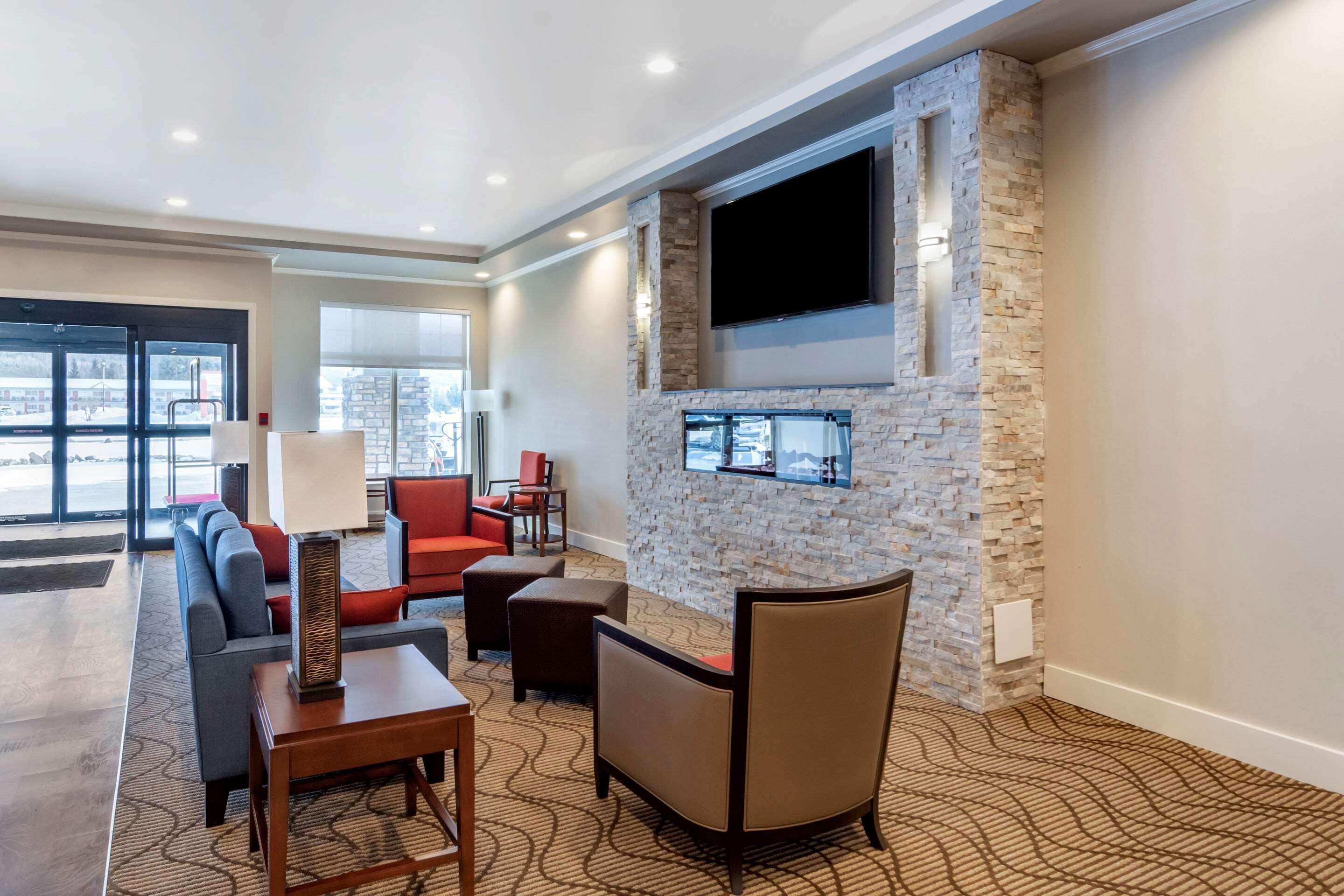 Comfort Inn & Suites فالماونت المظهر الخارجي الصورة