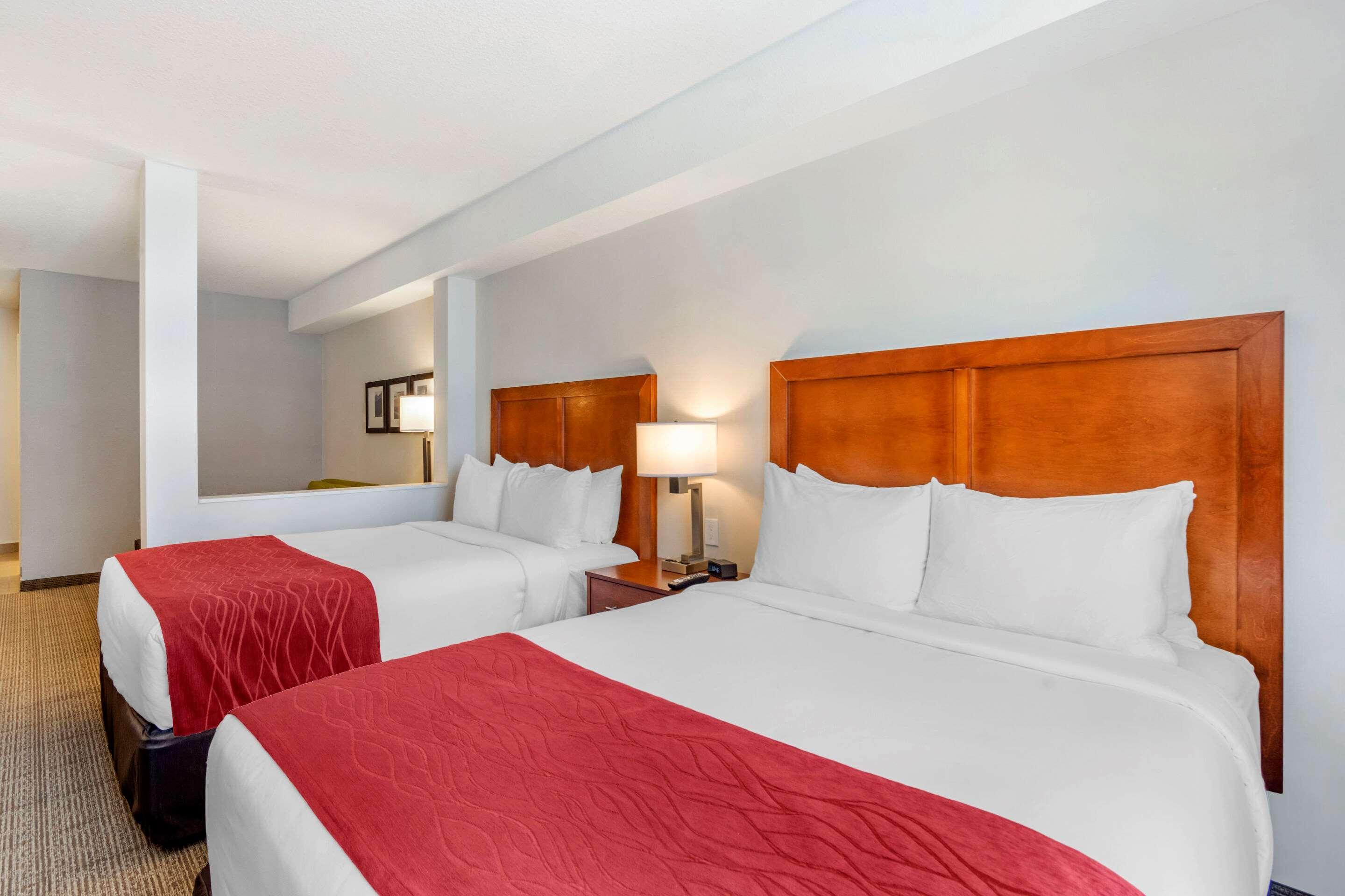 Comfort Inn & Suites فالماونت المظهر الخارجي الصورة